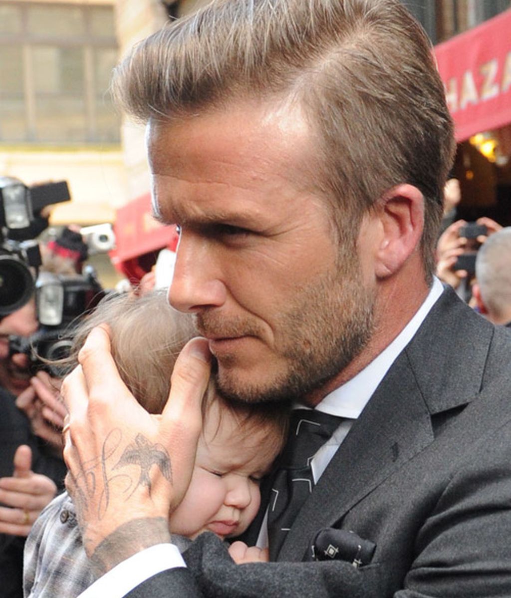 'Lengüetazo' en el 'Soho' neoyorquino de la pequeña Beckham a los periodistas