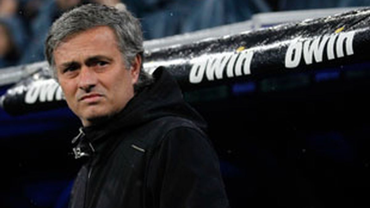 Mourinho, durante el encuentro en el Bernabéu. Foto: Reuters.