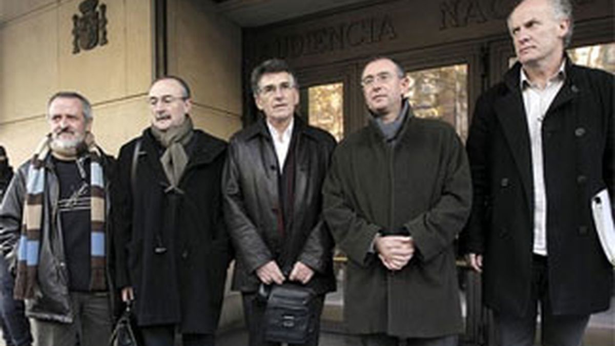 Auzmendi, Oleaga, Torrealdai, Uria y Otamendi, en la entrada de la Audiencia Nacional. FOTO: EFE / Archivo