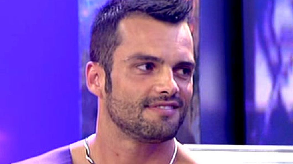 Mr Gay España 2010, Israel Acevedo, visita el 'Deluxe' con Rosa Benito