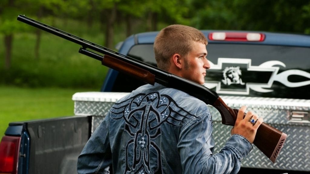 Los alumnos podrán posar con armas en el anuario