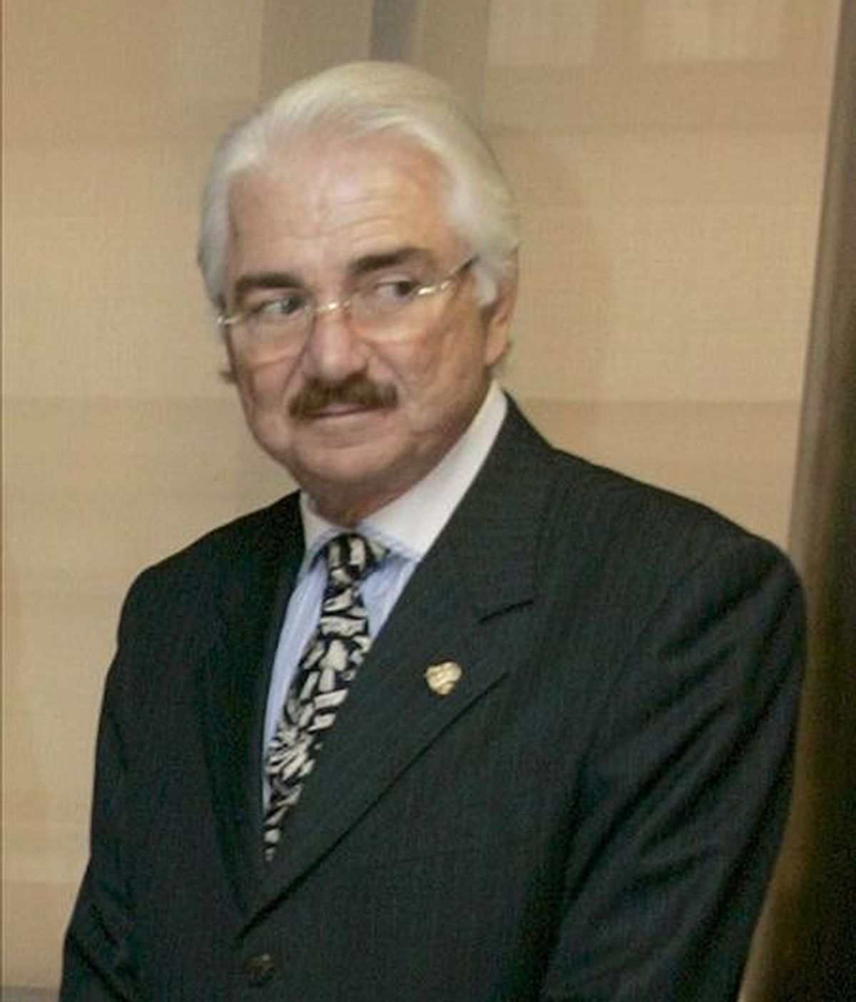 El juez de Violencia sobre la Mujer Luis Fernando Ocaña ha ordenado hoy el ingreso en prisión provisional, comunicada y sin fianza del empresario José Miguel Suárez Gil por un delito de amenazas, dos de detención ilegal y otro de tenencia ilícita de armas. EFE/Archivo El juez de Violencia sobre la Mujer Luis Fernando Ocaña ha ordenado hoy el ingreso en prisión provisional, comunicada y sin fianza del empresario José Miguel Suárez Gil por un delito de amenazas, dos de detención ilegal y otro de tenencia ilícita de armas. EFE/Archivo