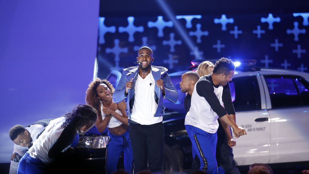 Shailene Woodley, Selena Gomez y Miley Cyrus presentes en la gala