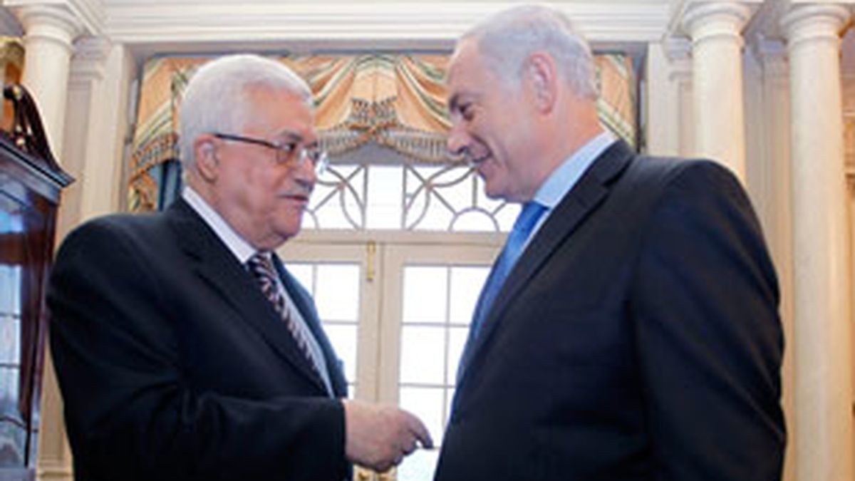 Mahmoud Abbas habla con Benjamin Netanyahu en su encuentro en EEUU de 2010.