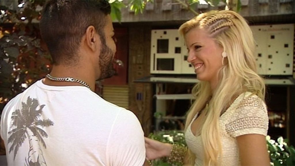 Sara finge apatía pero llora la decisión de Javi