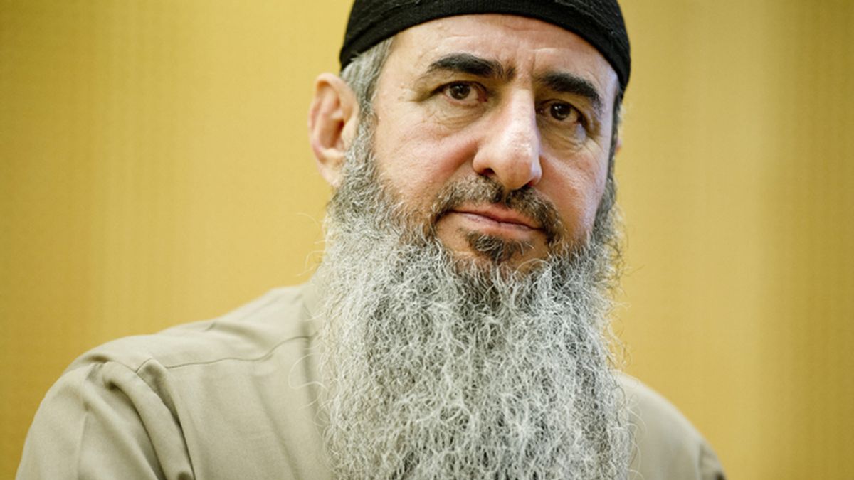 El clérigo de origen iraquí Najmaddin Faraj Ahmad, conocido como Mulá Krekar