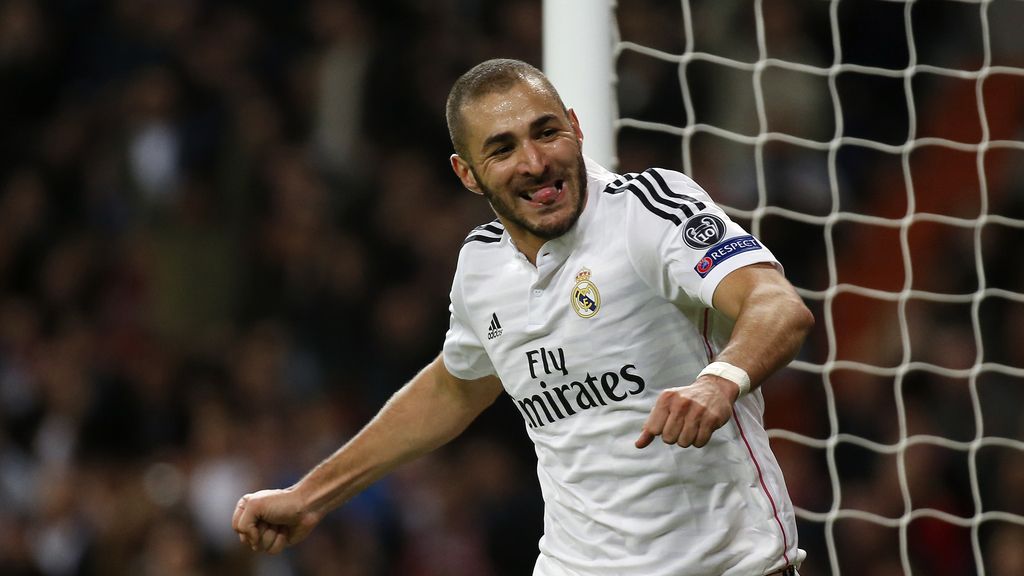 Benzema celebra su gol ante el Liverpool