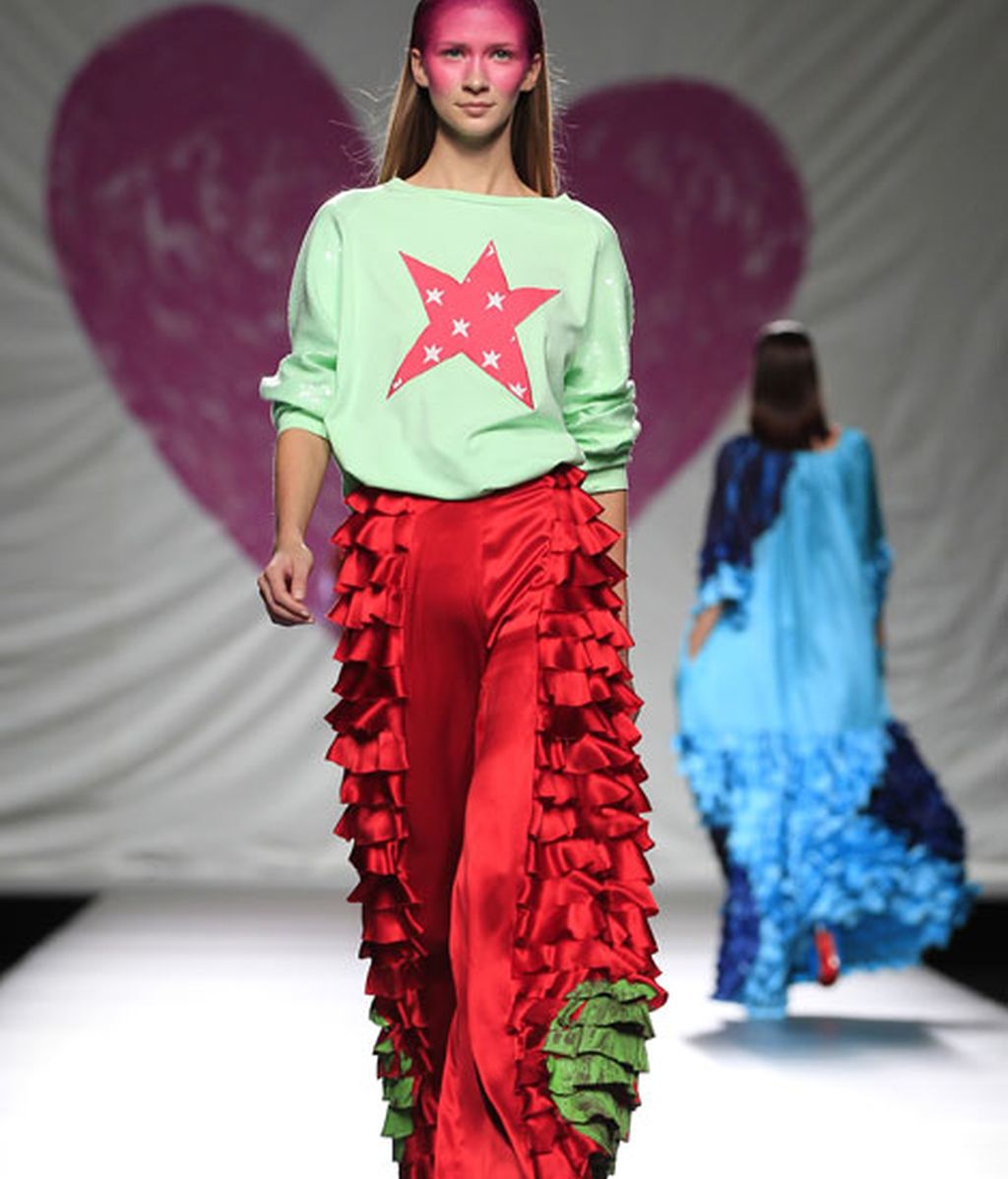 Ágata vuelve a jugar con el color