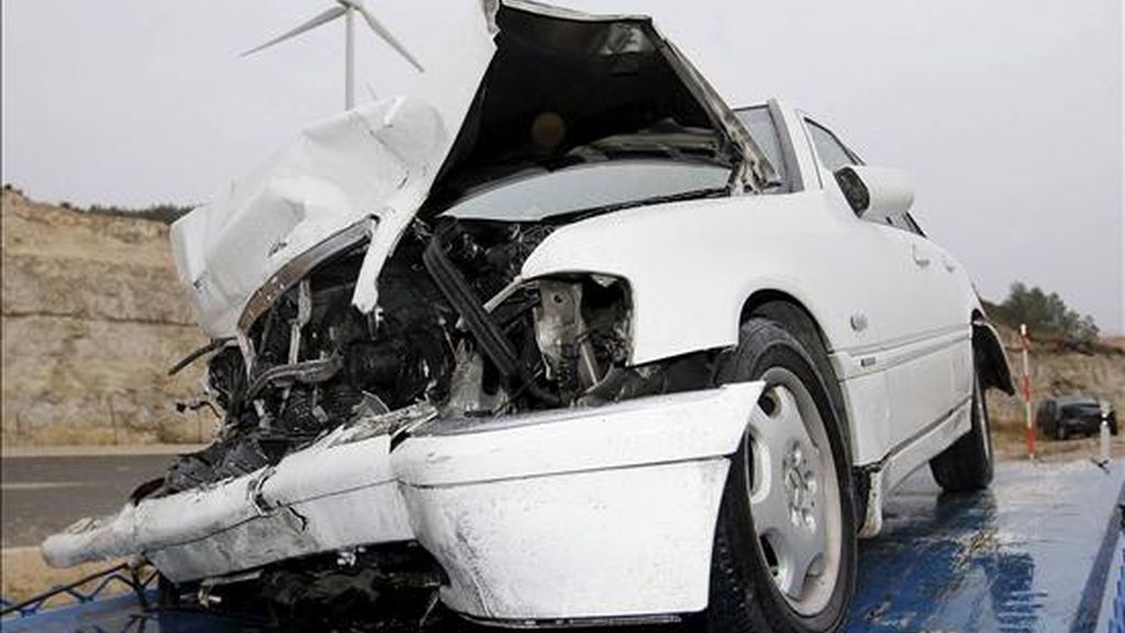 Estado en el que quedó uno de los vehículo tras el accidente en el que nueve personas han resultado heridas, tres de ellas graves, como consecuencia de una colisión en el que se han visto implicados tres vehículos en la carretera N-111, dentro del término municipal de Radona (Soria). EFE/Archivo Estado en el que quedó uno de los vehículo tras el accidente en el que nueve personas han resultado heridas, tres de ellas graves, como consecuencia de una colisión en el que se han visto implicados tres vehículos en la carretera N-111, dentro del término municipal de Radona (Soria). EFE/Archivo
