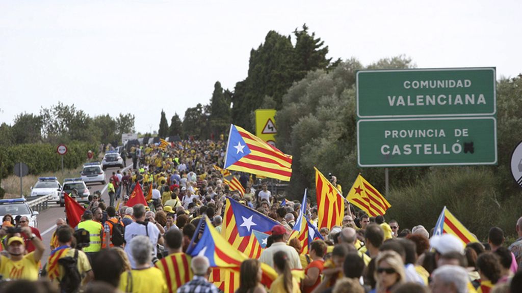 Cataluña une sus manos para reclamar su independencia