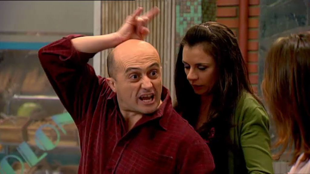 Chema no puede dejar de sentirse un 'rídiculo cornudo'