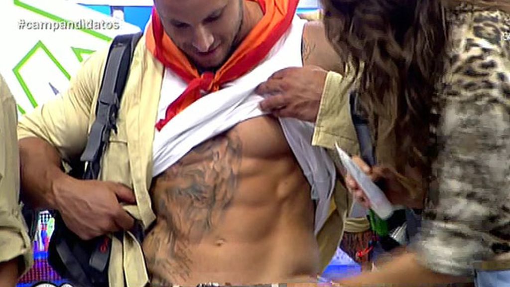 Los scouts visitan 'Sálvame' antes de emprender su camino al campamento