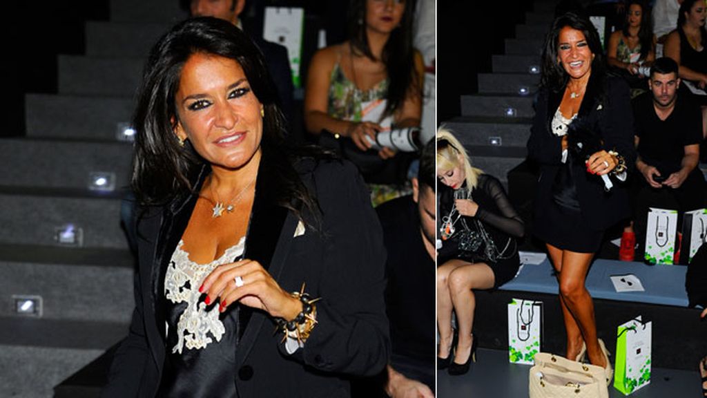 Aída Nízar muy morena y sonriente en Juana Martín