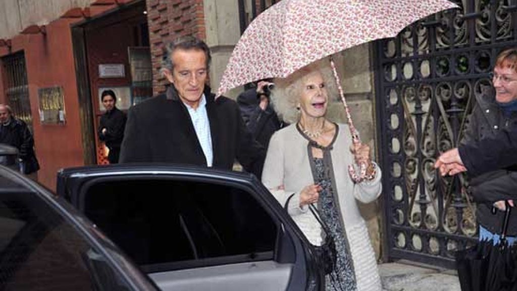 La Duquesa de Alba y Alfonso Díez, paseo y comida de Navidad