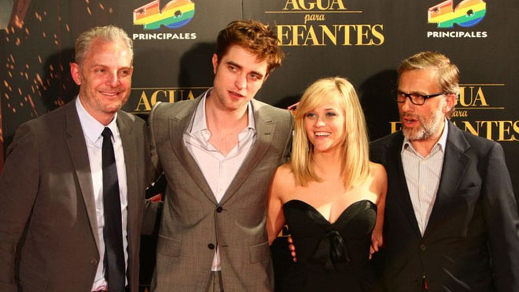 Pattinson y Witherspoon hacen enloquecer a sus fans de Barcelona