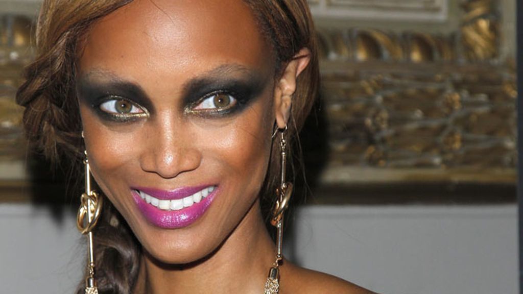 Tyra Banks se ha pasado con el efecto 'smoky'