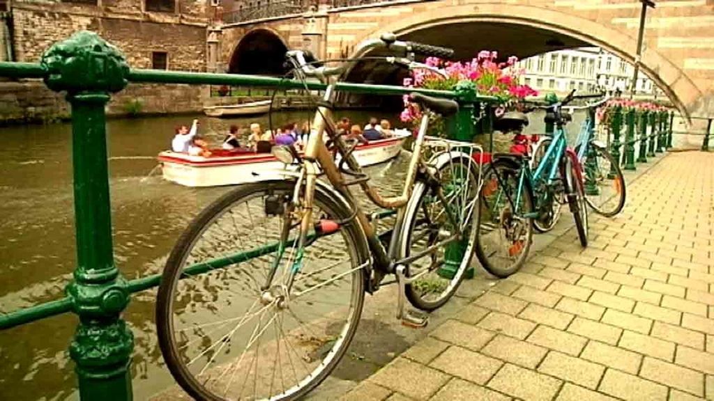 'Callejeros Viajeros' navega por los 'Canales de Bélgica'