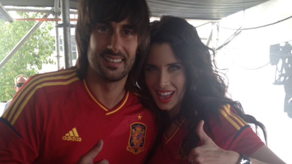 La presentadora animó a la afición en Cibeles