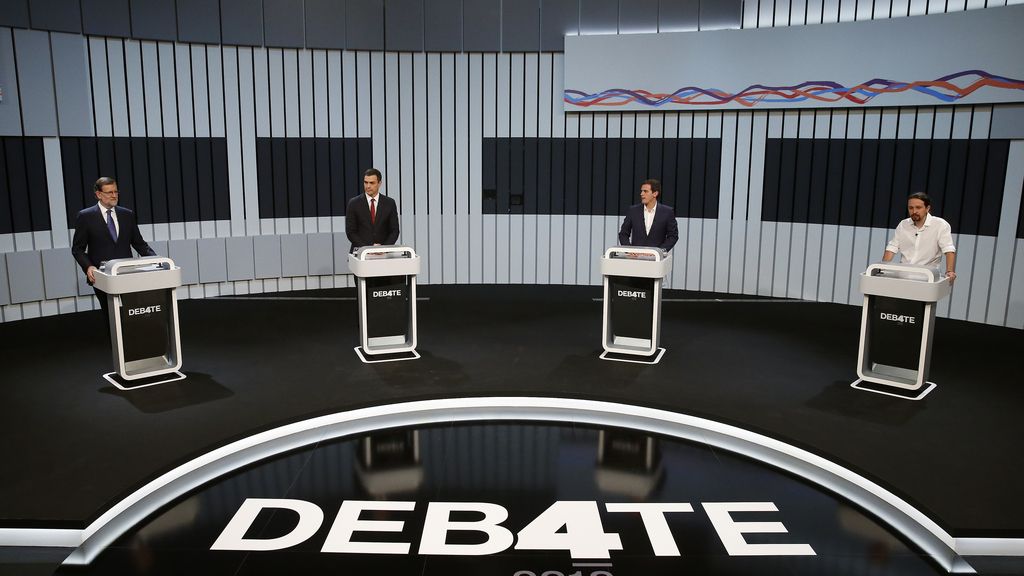 Los candidatos, en sus atriles