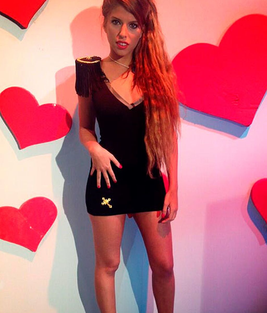 Andrea nos enseña su cuerpo ligero de ropa