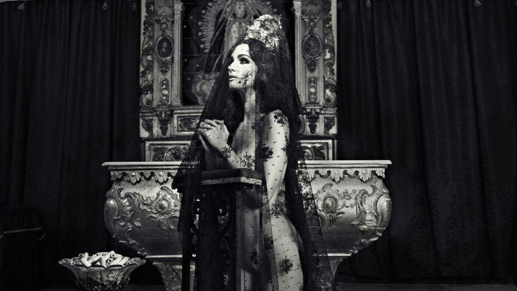 El polémico calendario de Paz Vega