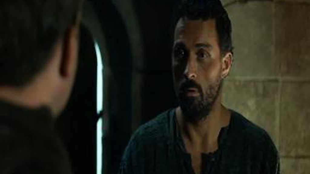 "Una Catedral es la antesala de Dios. Está a medio camino del cielo y la luz... la luz lo es todo" (Tom Builder)