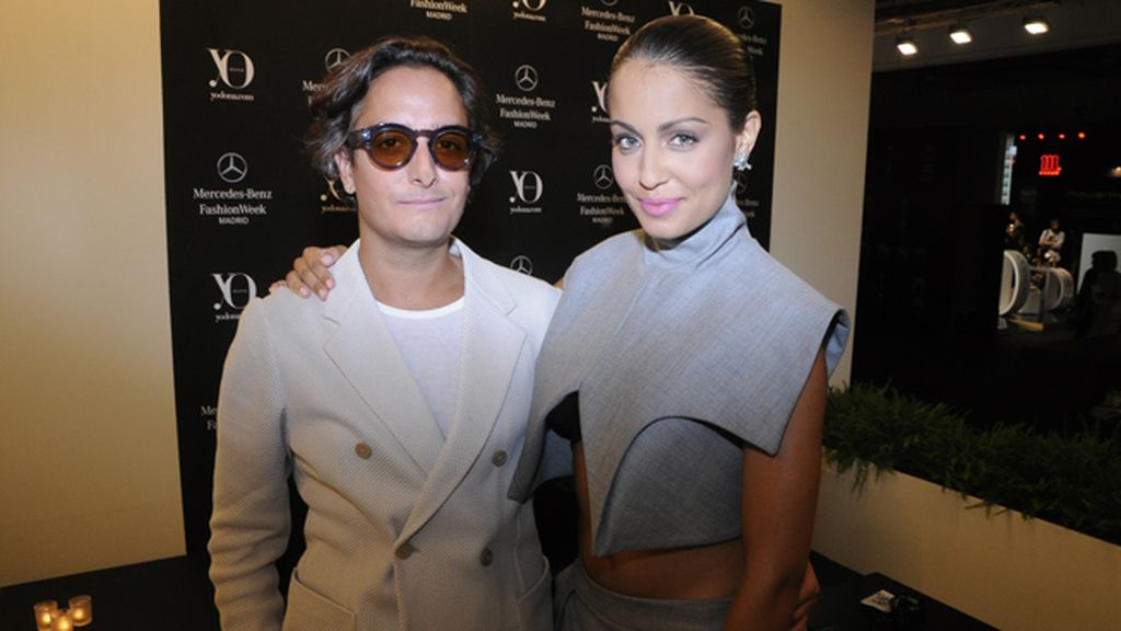 En el espacio de Mercedes-Benz nos encontramos a Josie mientras entrevistando a Hiba Abouk