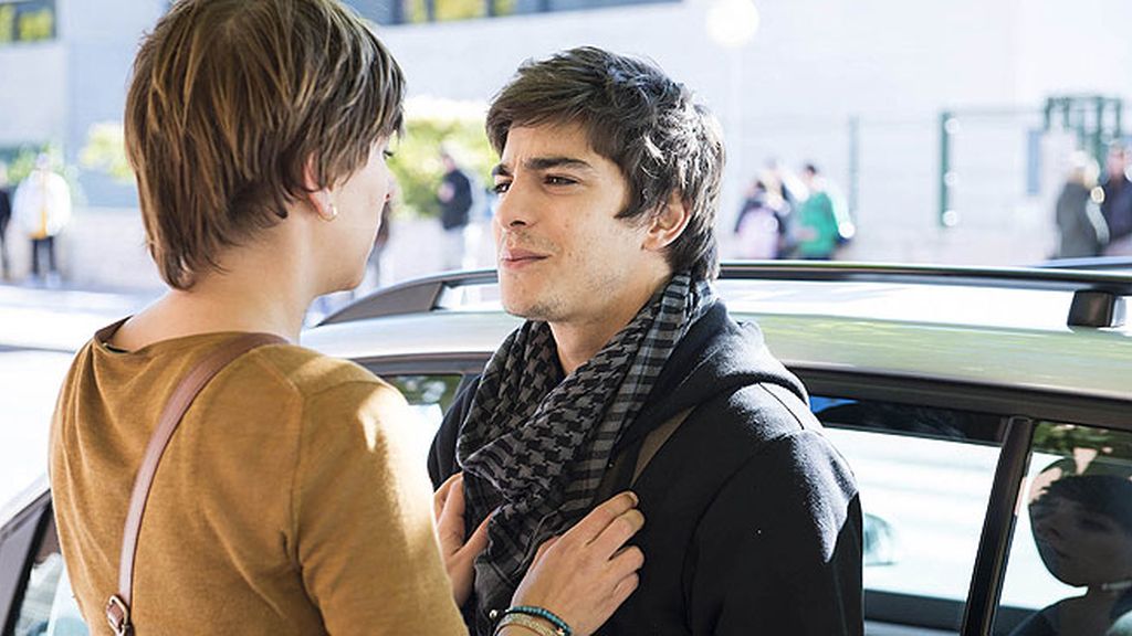 Malena, entusiasmada porque su libro podría ser llevado al cine