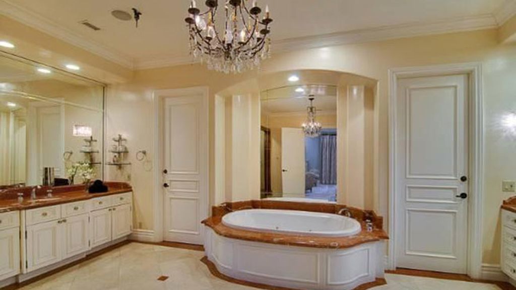 Tori Spelling vende su casa en California