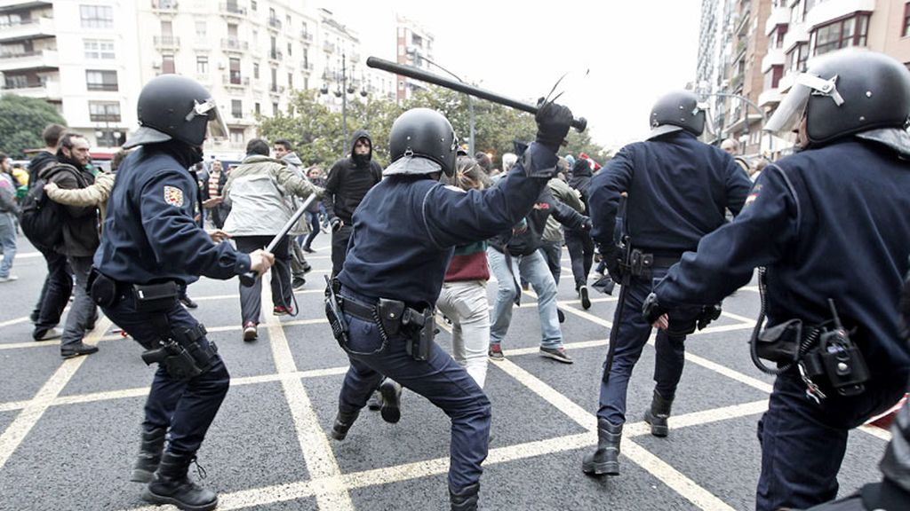 Detenidos tras la carga policial