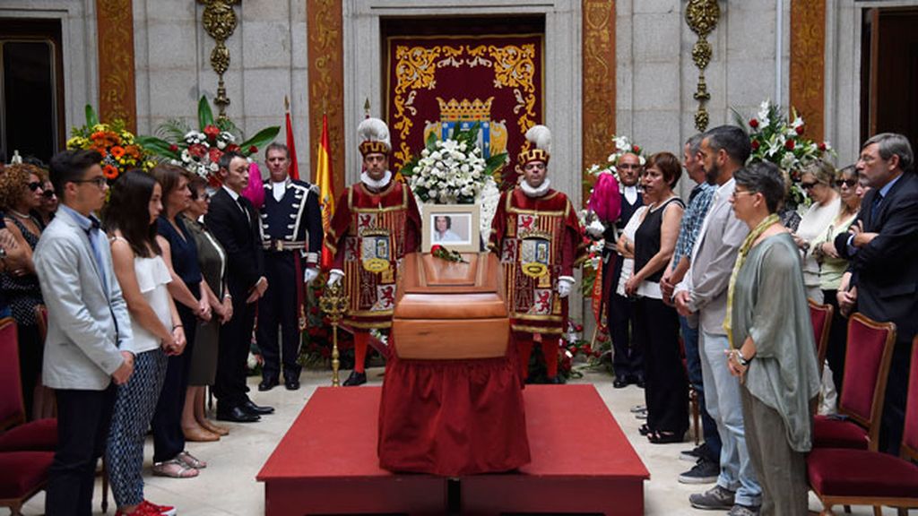 Capilla ardiente por Pedro Zerolo en casa de la villa de Madrid