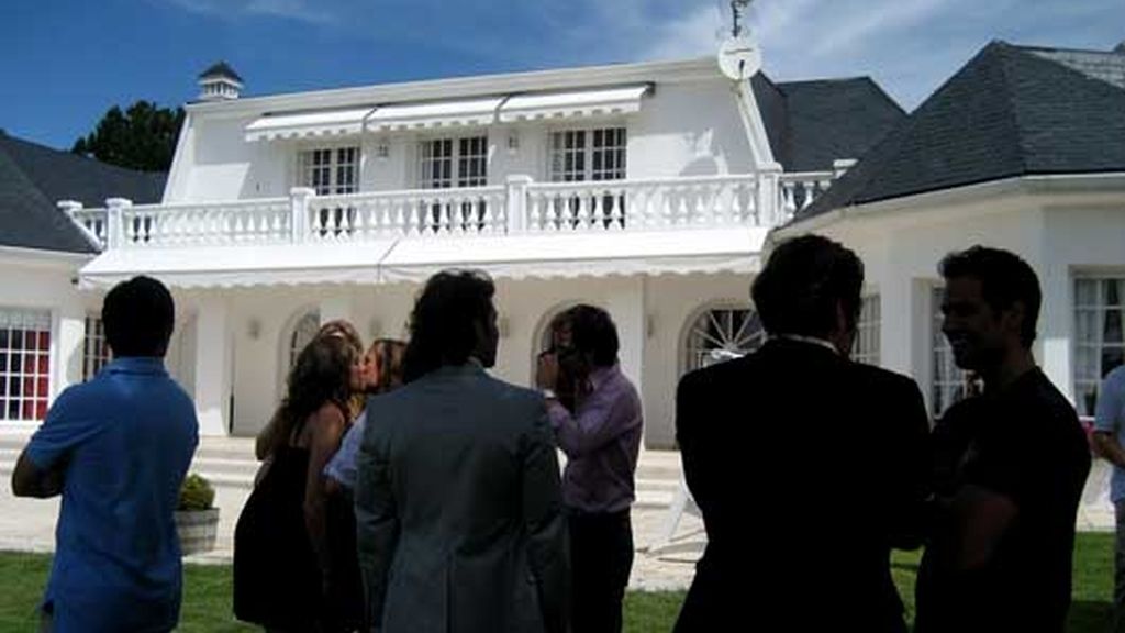 Nos colamos en la mansión de "Sin Tetas no hay Paraíso"