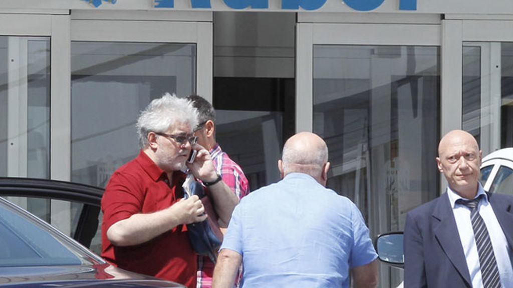 Los famosos se acercan a conocer a la hija de Penélope Cruz