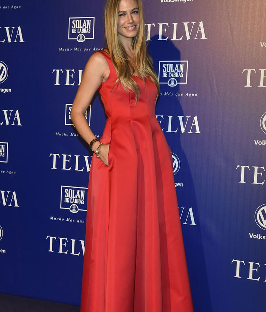 Martina Klein elegía vestido rojo de Carolina Herrera