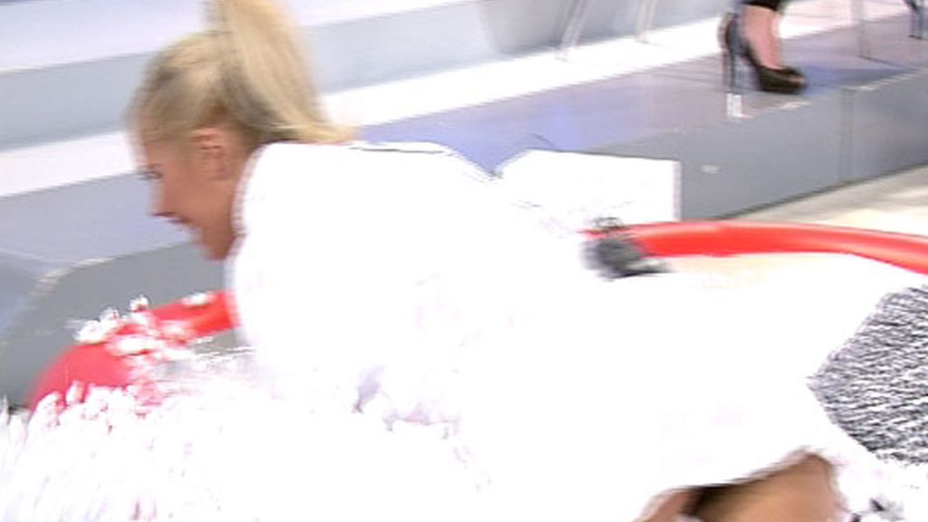 Pipi y Miriam, morreos en el jacuzzi