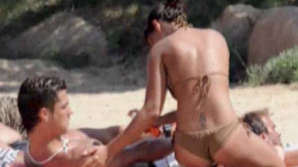 Cristiano y su novia, pasión en la playa