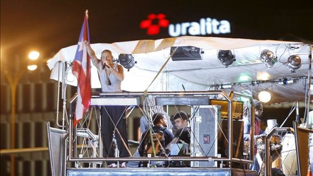 El duo portorriqueño Calle 13 amenizó con su actuación el Festival VivAmérica que se celebró en la capital para conmemorar el día de la Hispanidad. EFE El duo portorriqueño Calle 13 amenizó con su actuación el Festival VivAmérica que se celebró en la capital para conmemorar el día de la Hispanidad. EFE