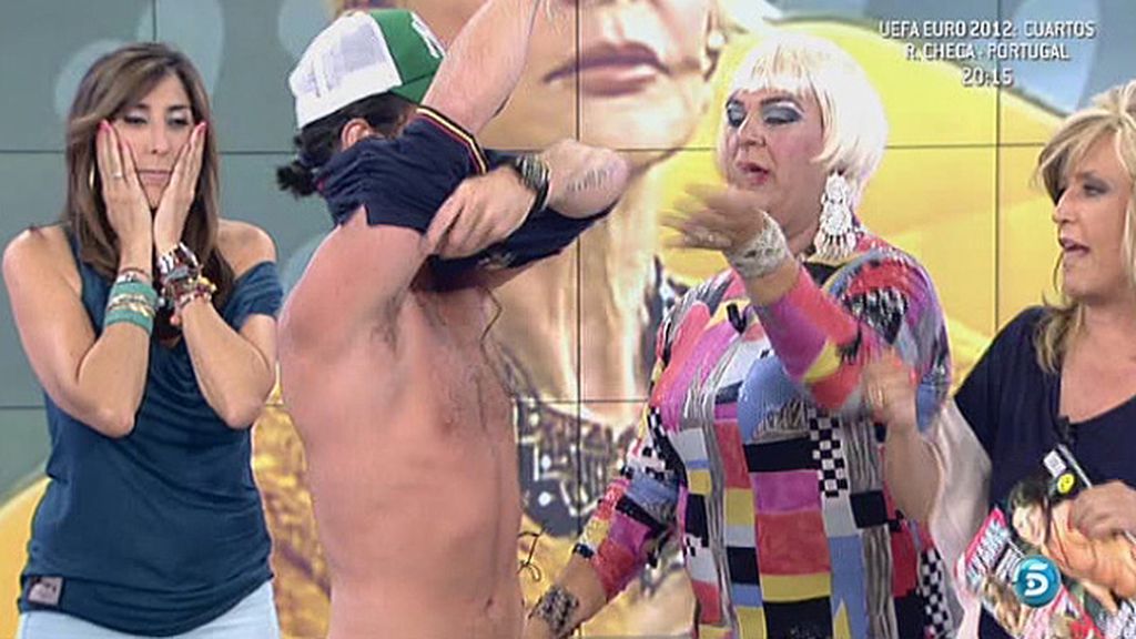 Demuestra a Kiko Hernández que tiene un cuerpo perfecto