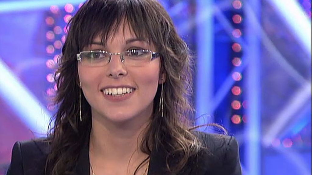 La cantante se convierte en cómplice de la historia de Eloy y Arantxa