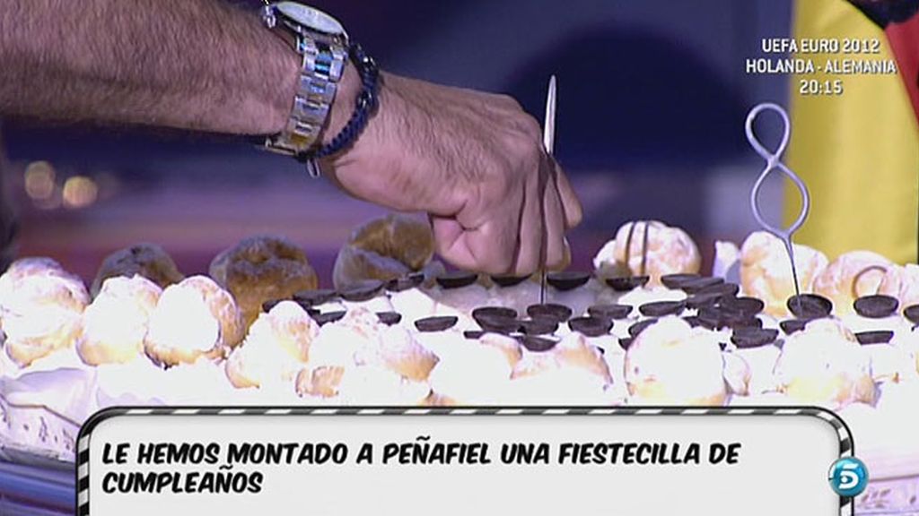 Sálvame corona a Peñafiel como su rey particular