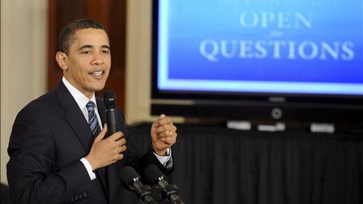 El presidente estadounidense, Barack Obama, toma la palabra durante una sesión de preguntas y respuestas del público, en directo y por internet. EFE
