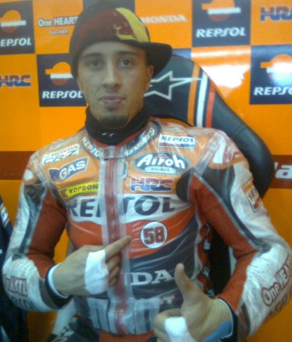 Homenaje de Dovizioso a Simoncelli