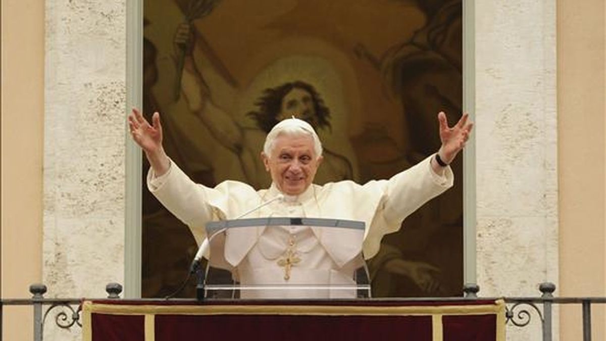 Benedicto XVI ha dado amplios poderes al comisario pontificio para los Legionarios de Cristo, Velasio De Paolis, que estará al frente "todo el tiempo que sea necesario", y mantiene en sus puestos a los actuales superiores, que estarán "bajo la autoridad" del arzobispo italiano. EFE/Archivo