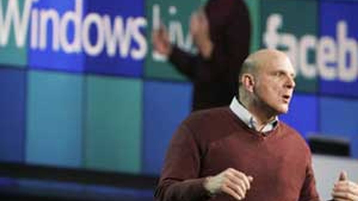 Steve Ballmer, durante los preparativos de su conferencia en el acto inaugural de la feria International Consumer Electronics Show (CES). Foto: Microsoft