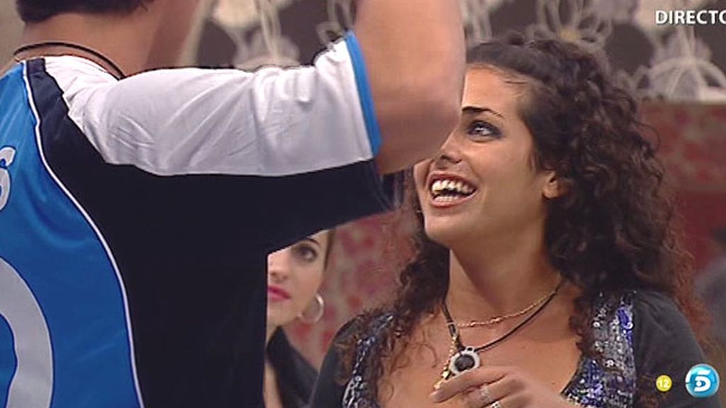 La surfera le da un mensaje a Fael: "No hables de fuera, calla la boca"