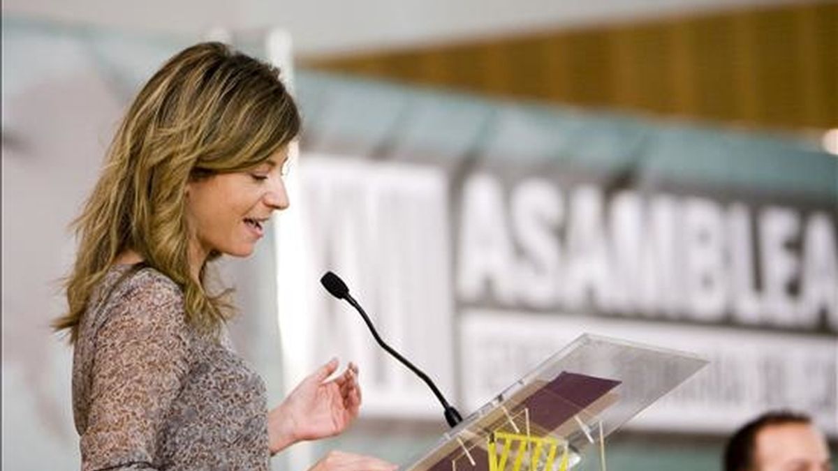 La ministra de Igualdad, Bibiana Aído, ha afirmado hoy, en la inauguración en Zaragoza de la XVII Asamblea General Ordinaria del Consejo de la Juventud de España, que los jóvenes van a ser los "grandes protagonistas" de la recuperación de España en el proyecto de orientar la economía hacia un modelo más sostenible, basado en la inteligencia y el conocimiento, sin renunciar a la cohesión social. EFE La ministra de Igualdad, Bibiana Aído, ha afirmado hoy, en la inauguración en Zaragoza de la XVII Asamblea General Ordinaria del Consejo de la Juventud de España, que los jóvenes van a ser los "grandes protagonistas" de la recuperación de España en el proyecto de orientar la economía hacia un modelo más sostenible, basado en la inteligencia y el conocimiento, sin renunciar a la cohesión social. EFE