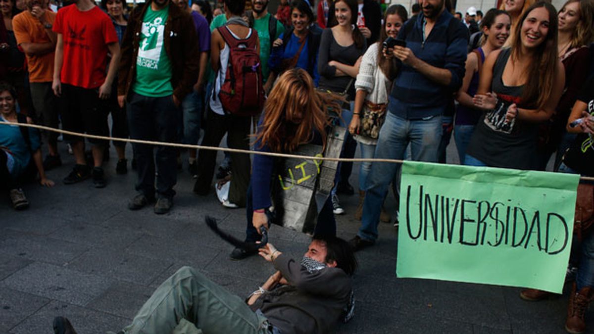 Los estudiantes universitarios protestan contra los recortes