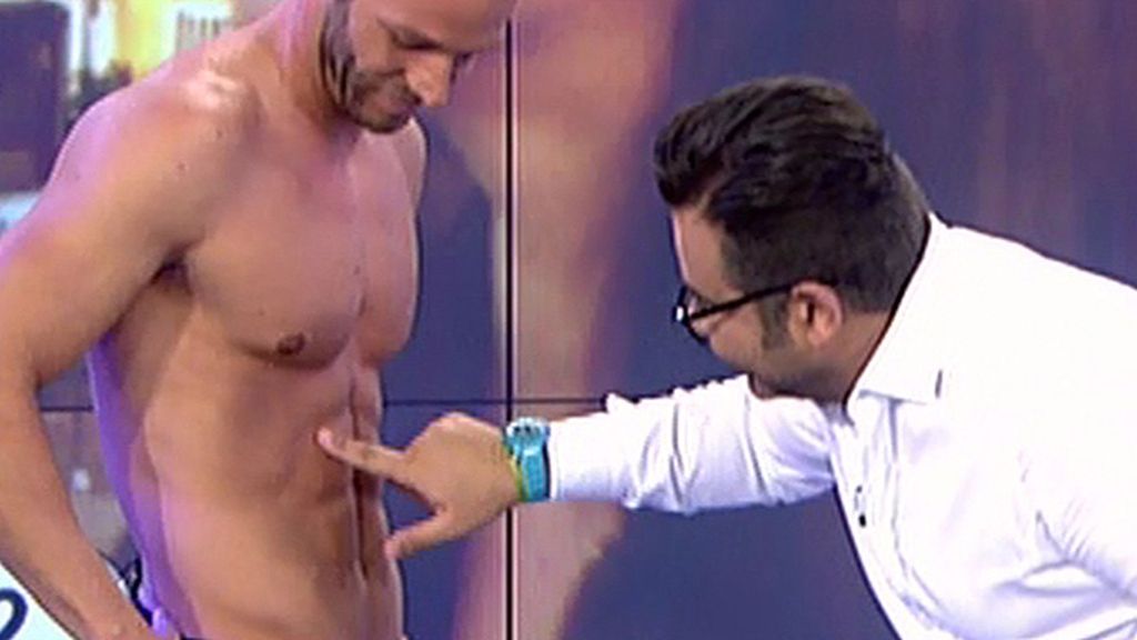 A petición popular, el extronista de 'Mujeres y hombres' presume de abdominales