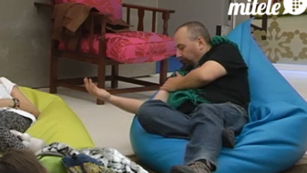 La prueba semanal ha hecho mella en el sacerdote