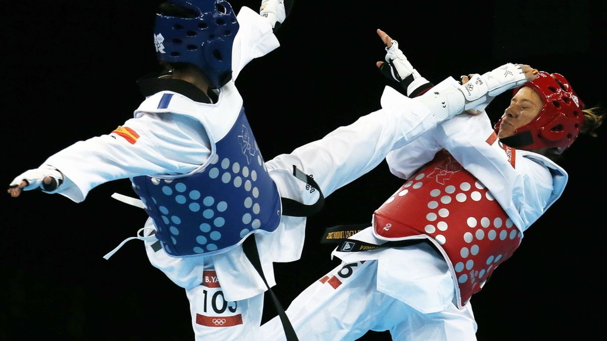 La taekwondista española Brigitte Yagüe combate contra la mexicana Jannet Alegria en cuartos de final de -49 kilos del torneo de taekwondo de los Juegos Olímpicos de Londres 2012